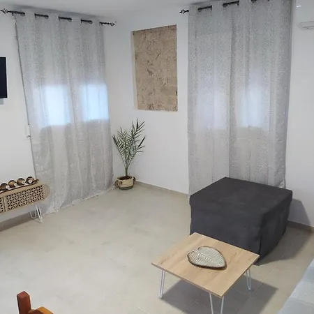 On The Wave Παραλία Ιρίων